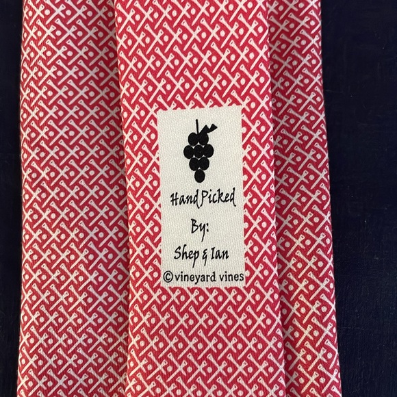 Vineyard Vines - basic pattern tie 100% silk - Picture 4 of 5